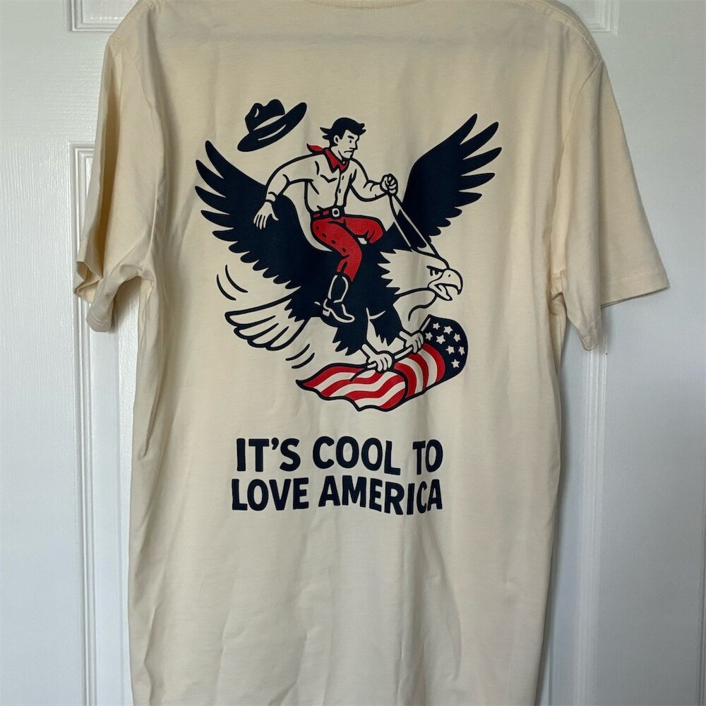 Mens Patriotic Cowboy Eagle USA Flag Graphic T-Shirt Ivory Crewneck Size M